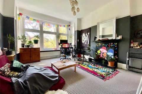 Flat 3, 7 Denewood Road, Bournemouth, BH4 8EB