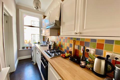 Flat 3, 7 Denewood Road, Bournemouth, BH4 8EB