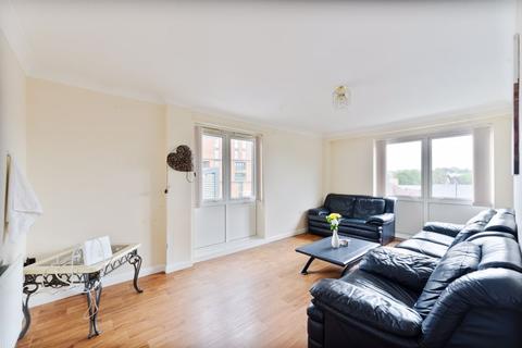 2 bedroom flat for sale - Crown Road, Sutton