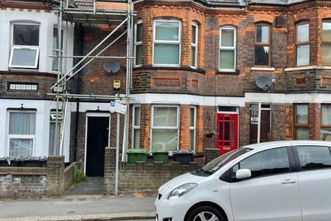 3 bedroom terraced house to rent, High Town Road, Luton