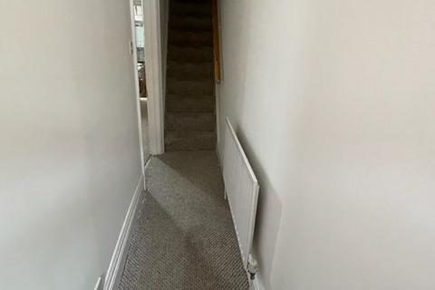 3 bedroom terraced house to rent, High Town Road, Luton
