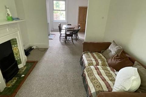 3 bedroom terraced house to rent, High Town Road, Luton