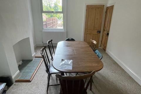 3 bedroom terraced house to rent, High Town Road, Luton
