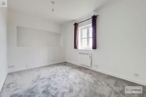 2 bedroom apartment to rent, Benhill Road, Sutton