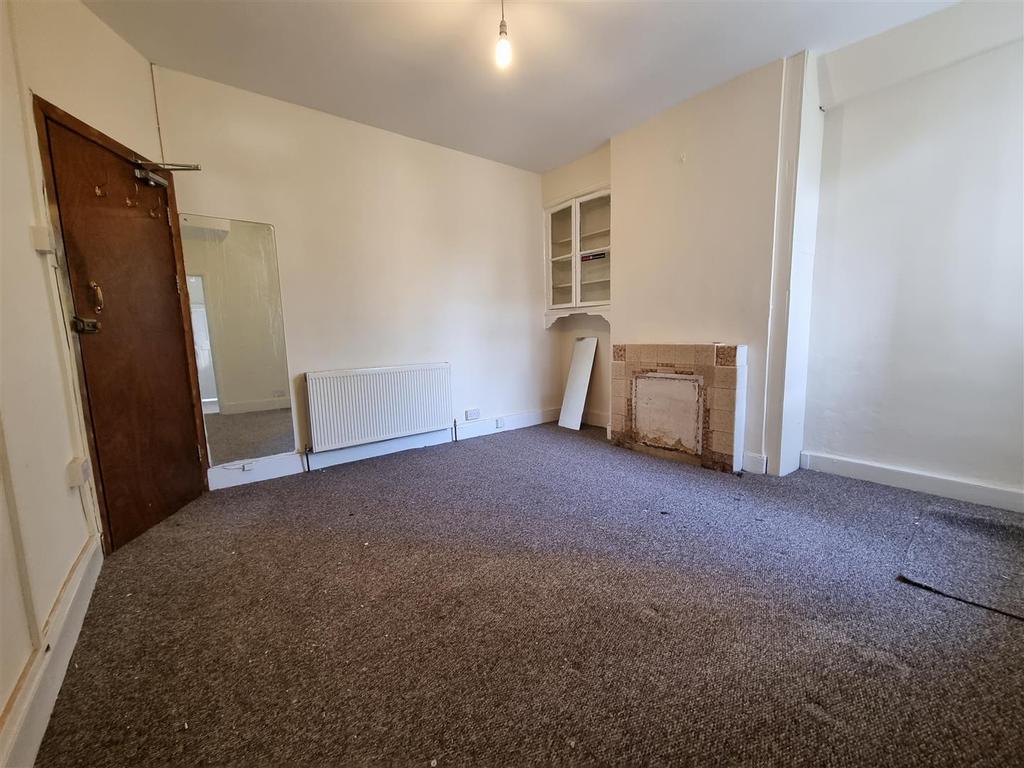 Room 2, 97 Brudenell Road Bedroom.jpg