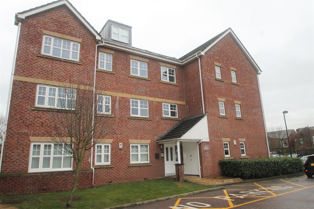Ellesmere Green, Monton, Manchester 2 bed apartment £750 pcm (£173 pw)