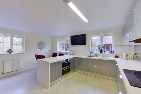 17 Bartholomew Close, Walton Park, Milton Keynes, MK7 7HH