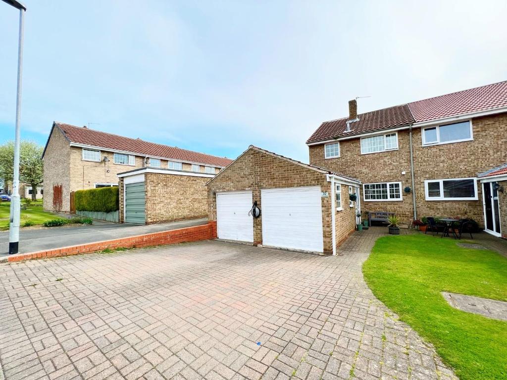 Stoneybeck, Middleham, 3 bed end of terrace house £179,995