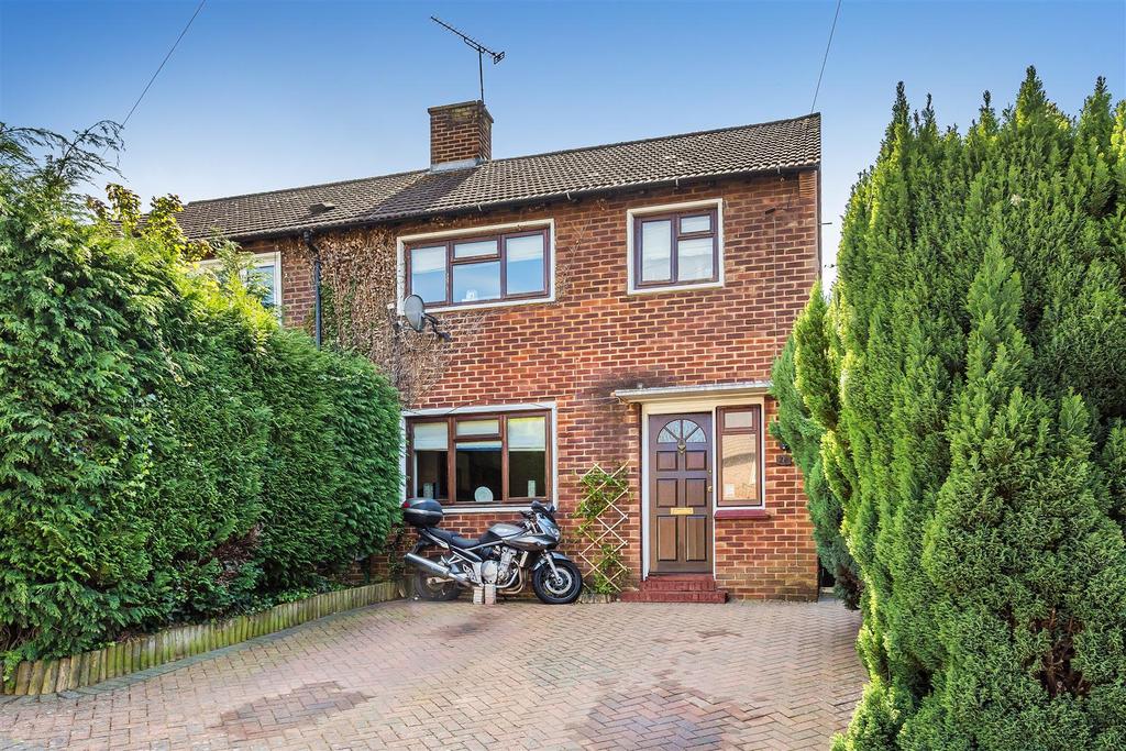 Mulberry Close, Weybridge 3 bed semidetached house £595,000
