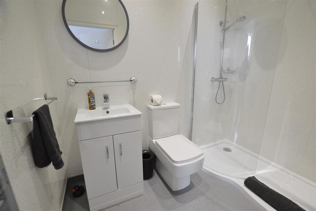 Ensuite (1).jpg