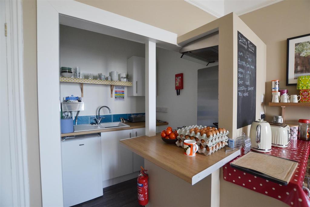 Breakfast room kitchenette.jpg