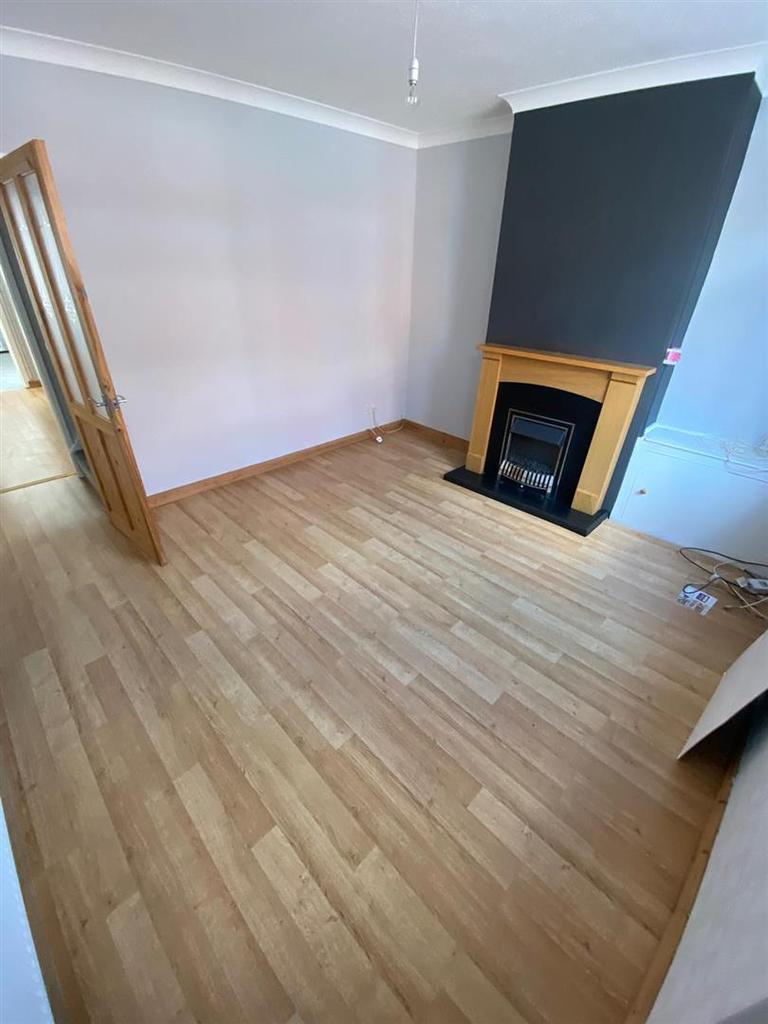 Carlingford Road, Hucknall, Nottingham 4 bed terraced house £850 pcm