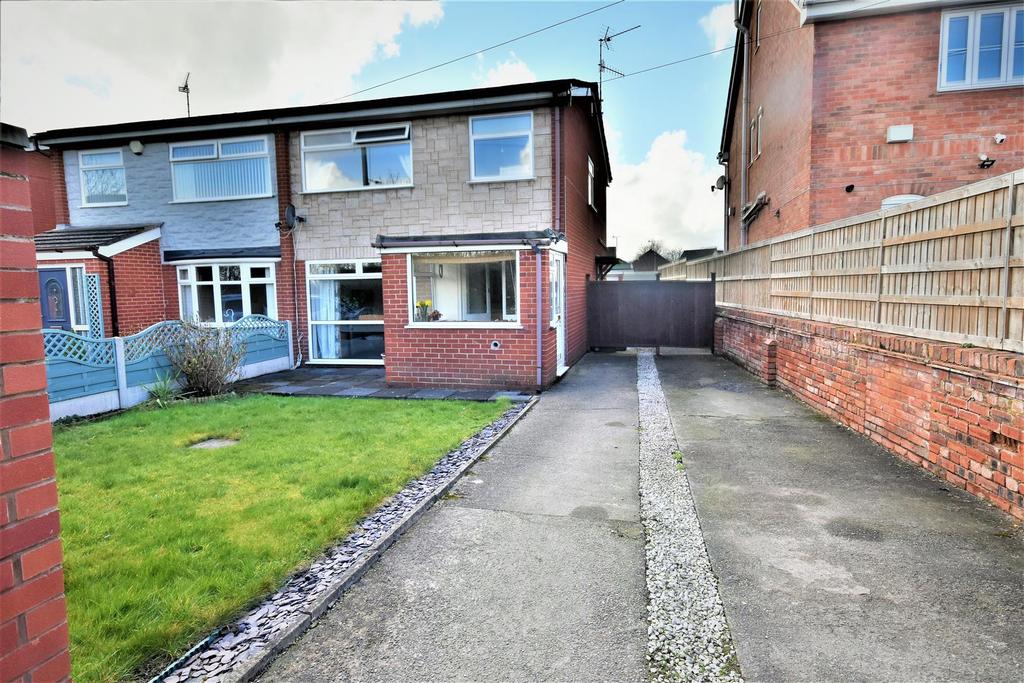 Main Road, Rhosrobin, Wrexham 3 bed semidetached house £200,000