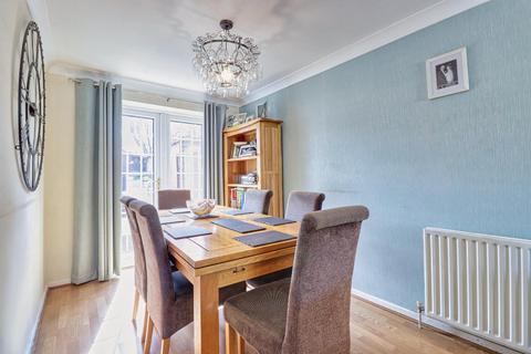 38 Springbank Close, Farsley, Pudsey, LS28 5EW