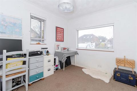 22 Ashwood Close, Worthing, BN11 2AF