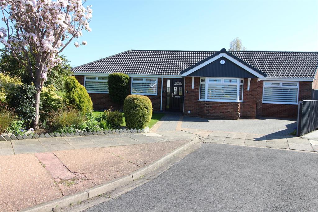Kingston Close, Cleethorpes, N.E.... 3 bed detached bungalow £295,000
