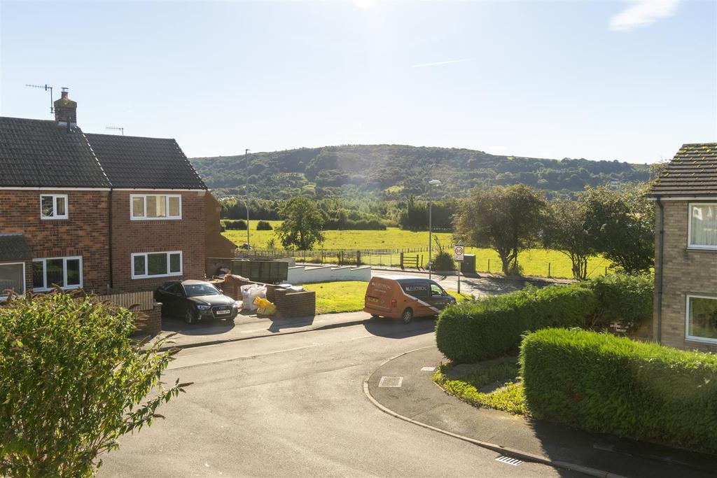 Weston Park View, Otley 2 bed apartment £145,000