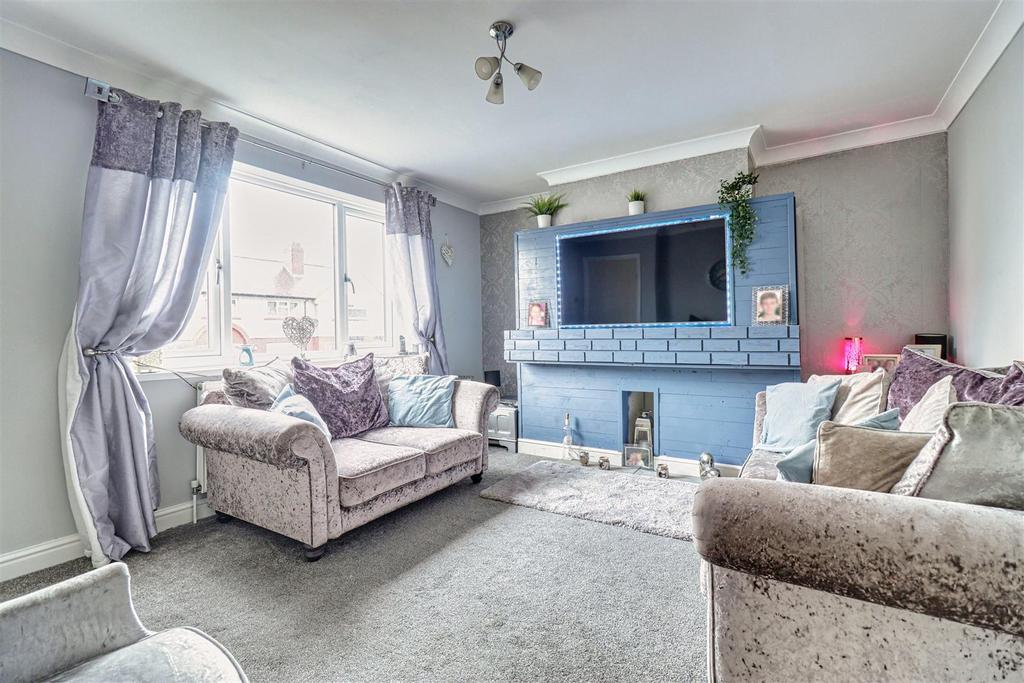 Westbourne Grove, Otley 3 bed terraced house £225,000