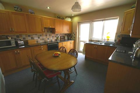 6 Balmoral Close, Horwich, Bolton, BL6 6NU