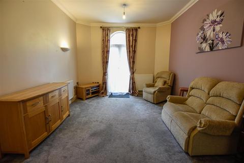 2 bedroom flat for sale - Coldstream Road, Caterham