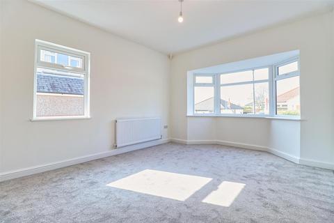 1 Ackworth Crescent, Yeadon, Leeds, LS19 7BT