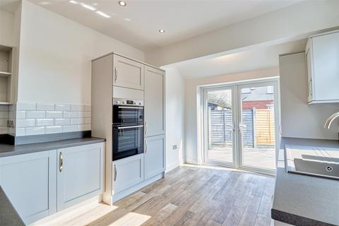 1 Ackworth Crescent, Yeadon, Leeds, LS19 7BT