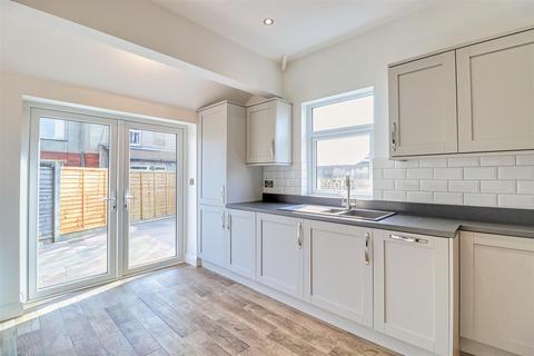 1 Ackworth Crescent, Yeadon, Leeds, LS19 7BT