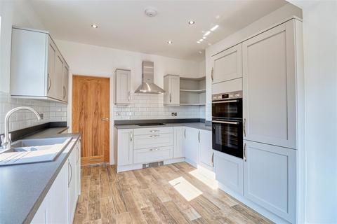 1 Ackworth Crescent, Yeadon, Leeds, LS19 7BT