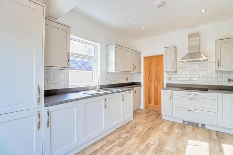 1 Ackworth Crescent, Yeadon, Leeds, LS19 7BT