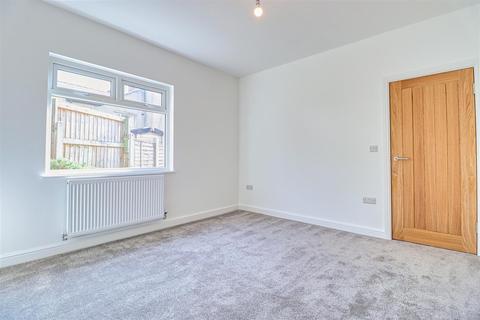 1 Ackworth Crescent, Yeadon, Leeds, LS19 7BT