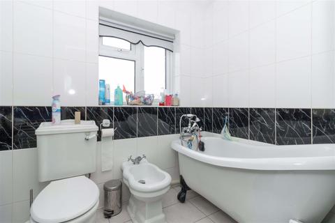 2 Melbourne Way, Goring By Sea, Worthing, BN12 4RU