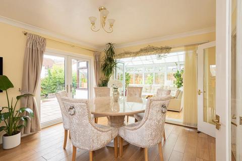 5 Langley Avenue, Worcester Park, KT4 8PB