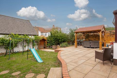 5 Langley Avenue, Worcester Park, KT4 8PB