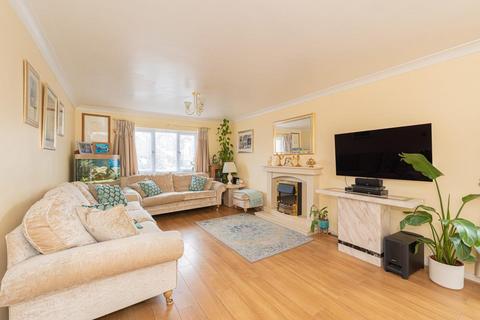 5 Langley Avenue, Worcester Park, KT4 8PB