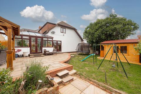 5 Langley Avenue, Worcester Park, KT4 8PB