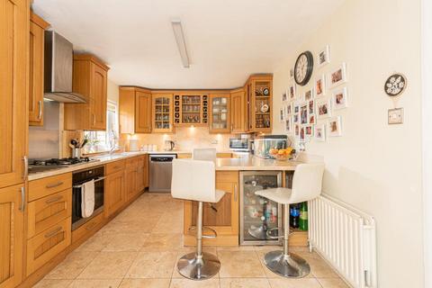 5 Langley Avenue, Worcester Park, KT4 8PB