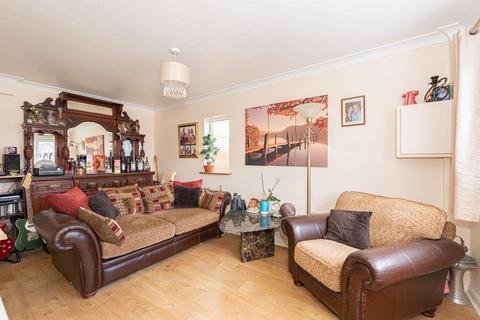 5 Langley Avenue, Worcester Park, KT4 8PB