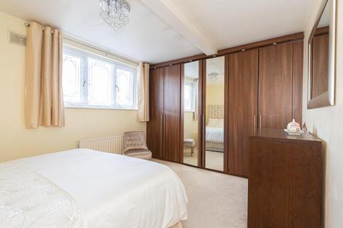 5 Langley Avenue, Worcester Park, KT4 8PB