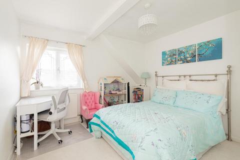 5 Langley Avenue, Worcester Park, KT4 8PB