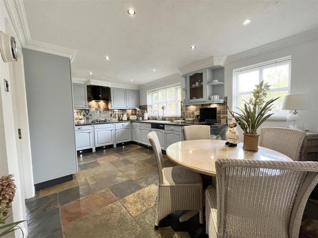 Dining kitchen