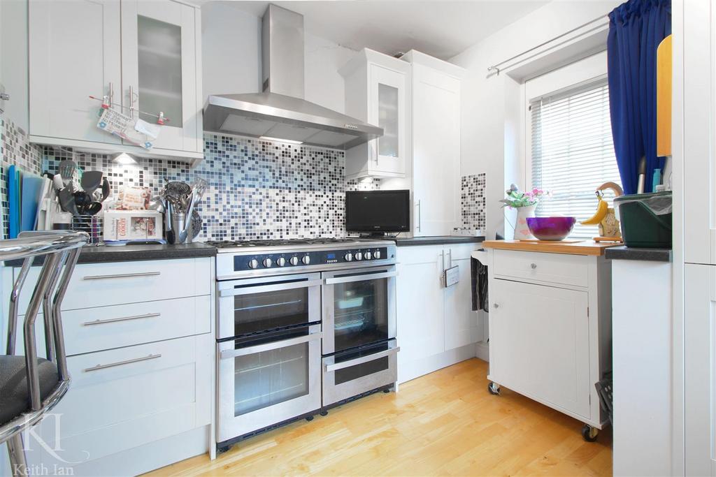 Hampden Hill, Ware 3 bed semidetached house for sale £525,000