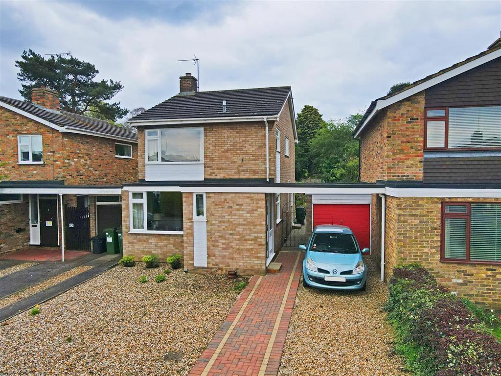 Vicarage Street, Woburn Sands, Milton... 3 bed detached house £535,000