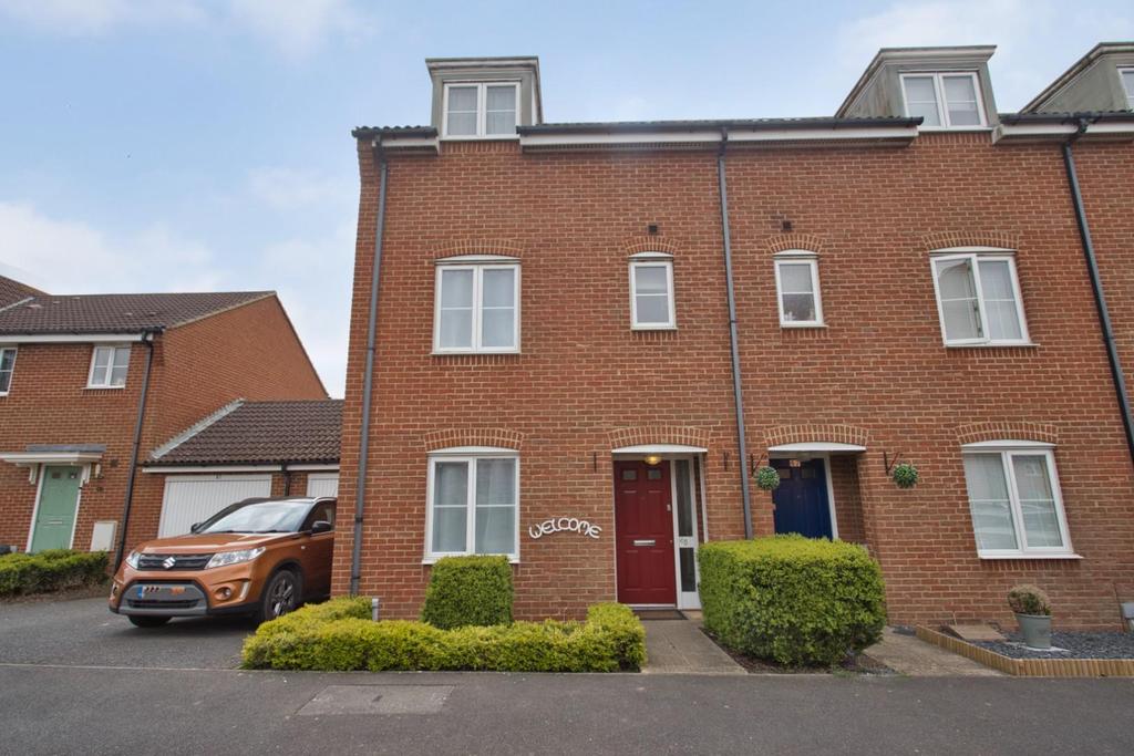 Aspen Drive, Whitfield, Dover 4 bed end of terrace house for sale £