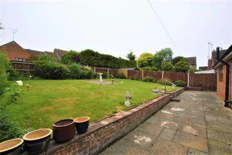 3 bedroom detached bungalow to rent, Wedgwood Way, Rochford