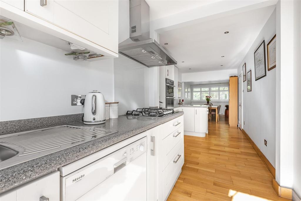 Love Lane, Surbiton 4 bed detached house £1,250,000