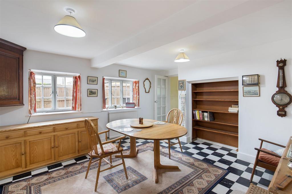 Girt House, Burton Bradstock- din.jpg