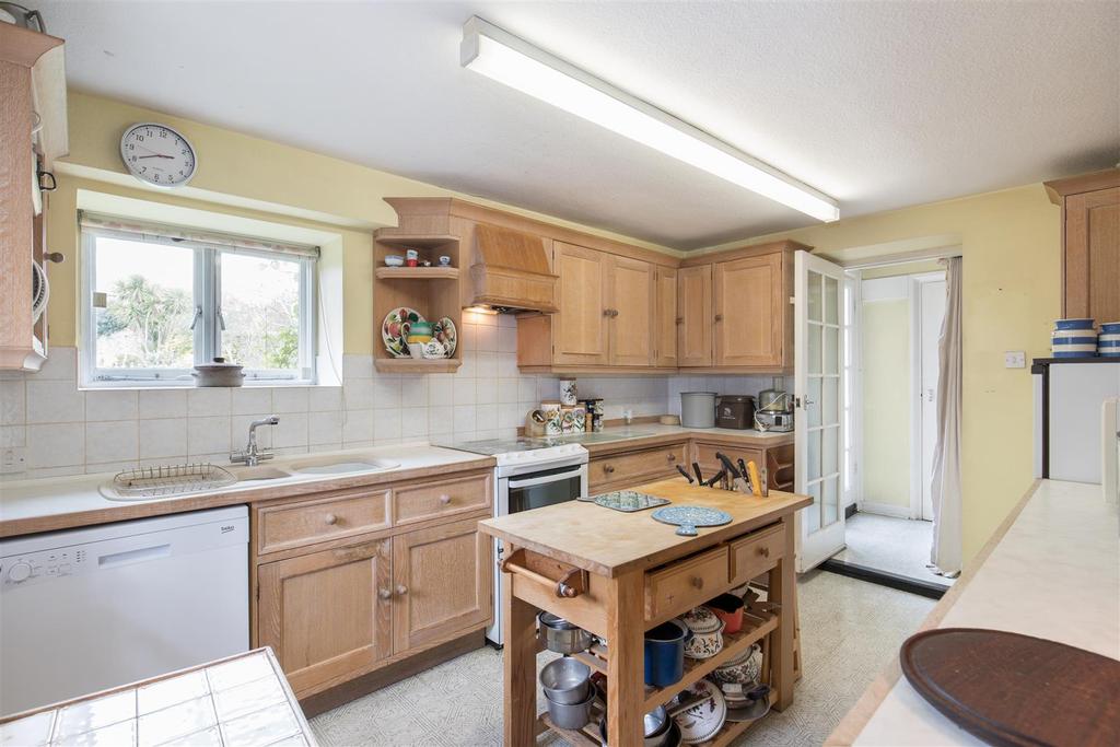 Girt House, Burton Bradstock- kit.jpg