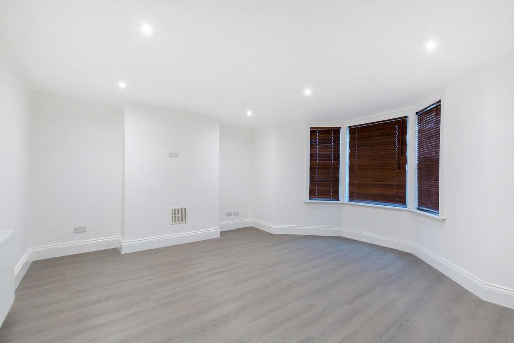 23b Beulah Crescent, CR7 8 JL-2.jpg