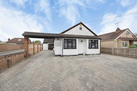 5 bedroom detached bungalow for sale - Lawrence Way, Slough