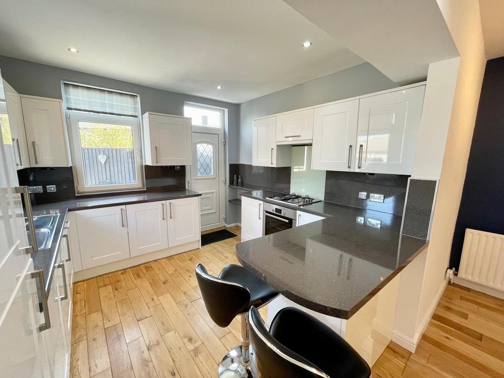 Breakfast kitchen/dining